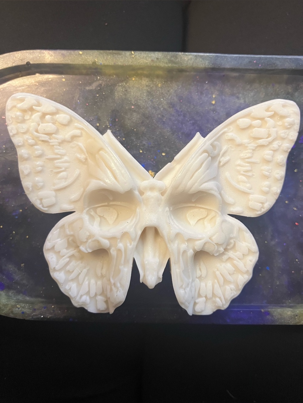 Midnight wings soap app.4oz